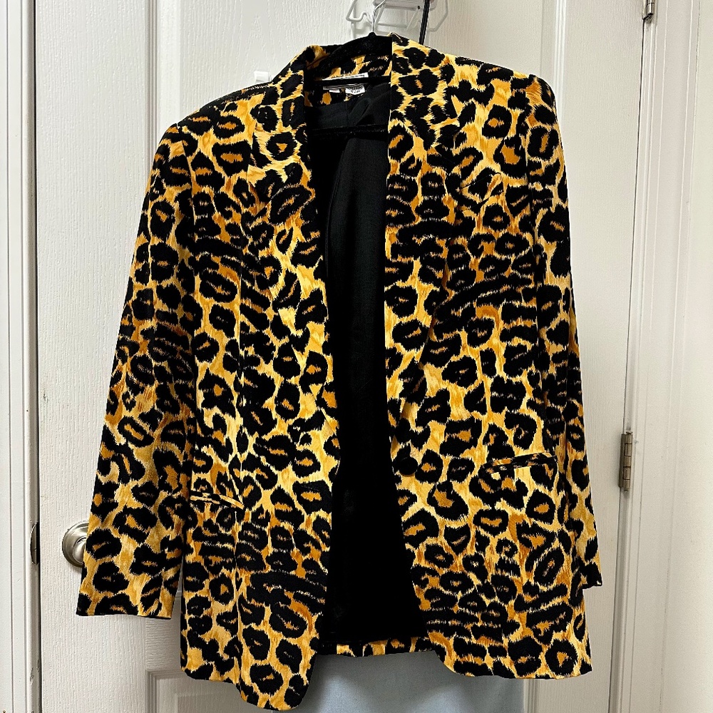 Nora Noh Vintage Animal Print 100 % Silk Blazer Womens Size 10 Padded Shoulders